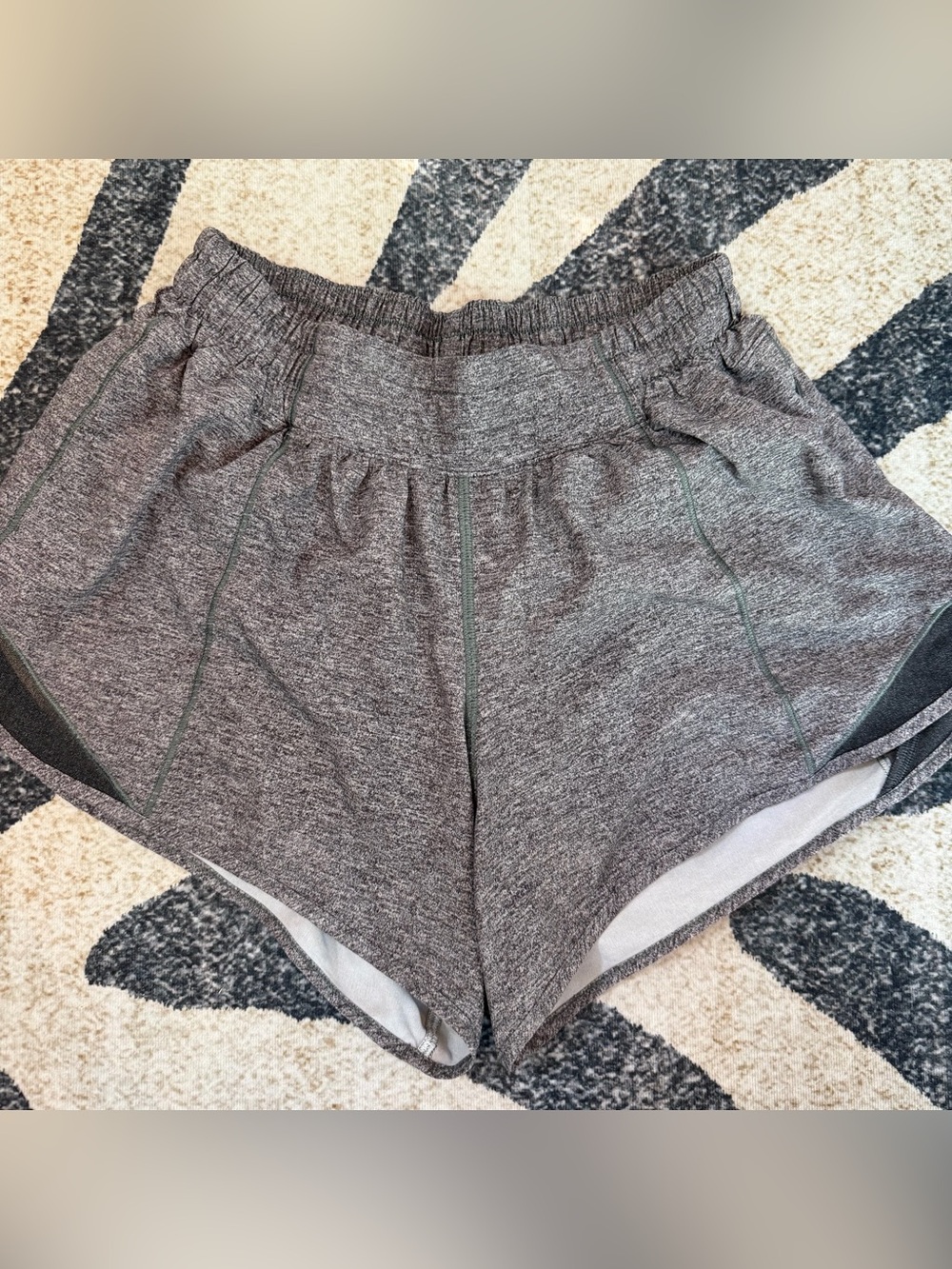 Lululemon Hotty Hot Short 4” Heather Lux Multi Black / Heathered Black Size 6
